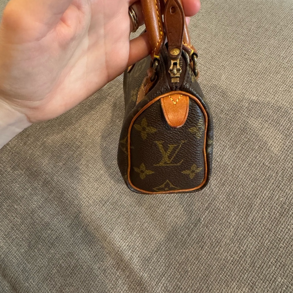 LOUIS VUITTON MINI SPEEDY WITH STRAP AND LOCK/KEY AUTHENTIC - Picture 4 of 16